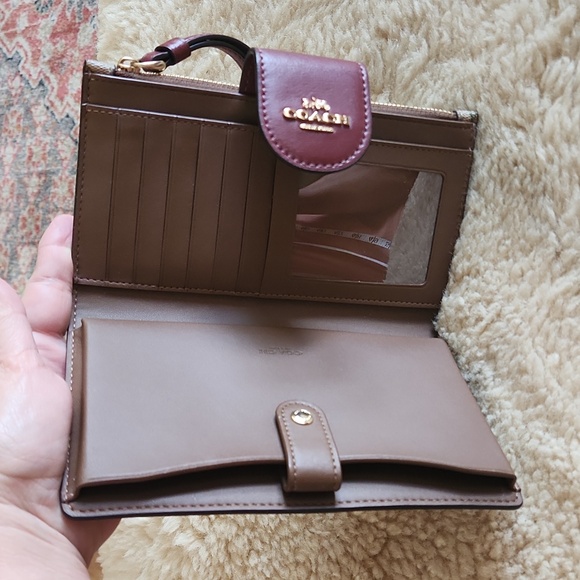 Beautiful Coach Signature Wildflower Snap Wallet/Wristlet πΈπ€π - Picture 9 of 16